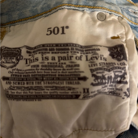 Levi’s 501 Light Wash Shorts - Picture 4 of 4